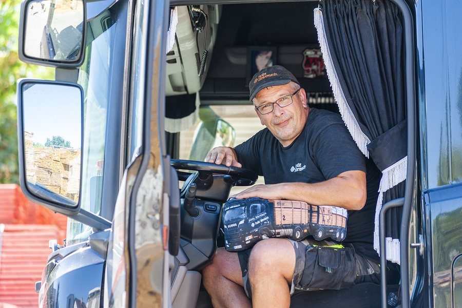 Fahrer der Firma Abresch am Steuer
